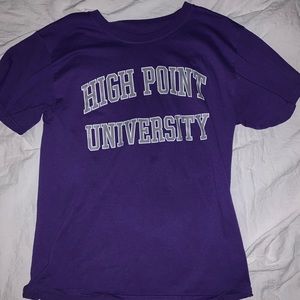 ☁️High Point University T-shirt.
